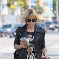 Mena Suvari departs Urth Caffe on Melrose Avenue | Picture 107064